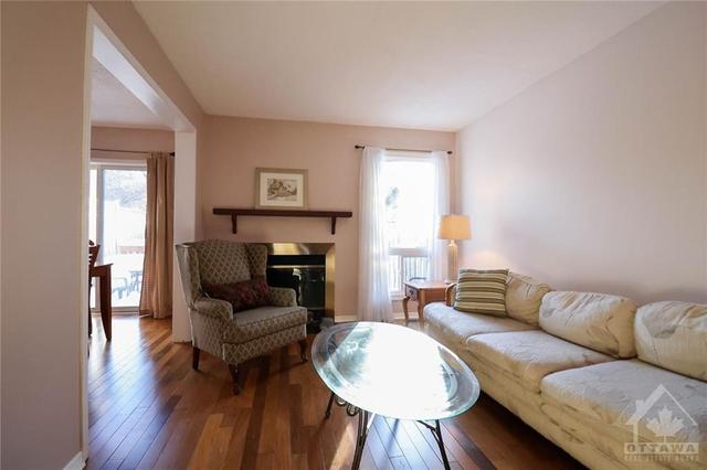 80 Newport Crescent, Townhouse with 3 bedrooms, 2 bathrooms and 3 parking in Ottawa ON | Image 7