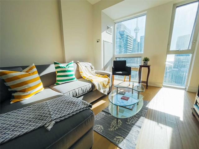 3108 - 318 Richmond St W, Condo with 2 bedrooms, 1 bathrooms and 1 parking in Toronto ON | Image 7