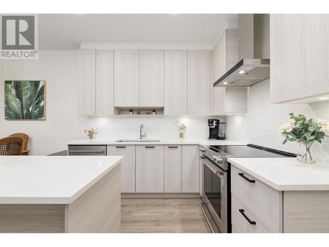 306 - 7133 14 Avenue, Condo with 1 bedrooms, 1 bathrooms and 1 parking in Burnaby BC | Image 1