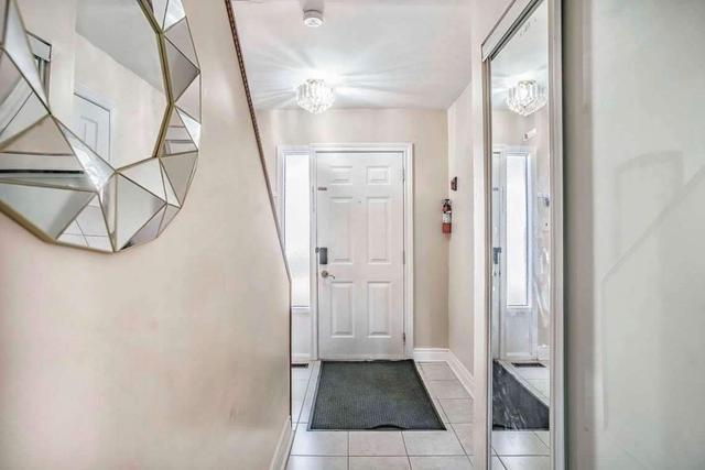 44 Fleetwood Cres, Townhouse with 3 bedrooms, 3 bathrooms and 2 parking in Brampton ON | Image 12
