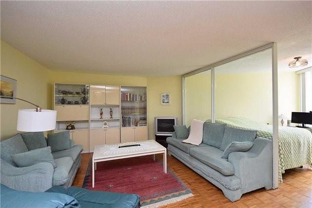 809 - 3695 Kaneff Cres, Condo with 1 bedrooms, 1 bathrooms and 1 parking in Mississauga ON | Image 4