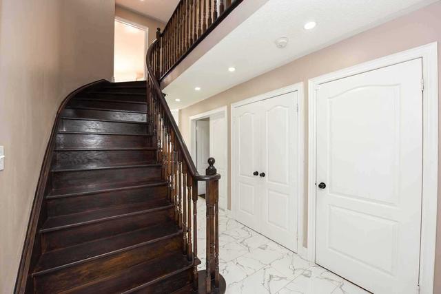 8 Moss Creek Crt, House detached with 5 bedrooms, 6 bathrooms and 7 parking in Brampton ON | Image 6