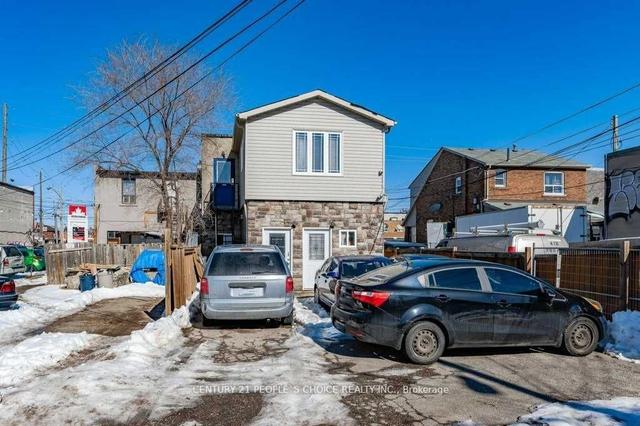 2453 St Clair Ave W, House detached with 5 bedrooms, 5 bathrooms and 6 parking in Toronto ON | Image 16