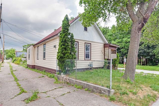 868 Tuscarora St, House detached with 3 bedrooms, 2 bathrooms and 4 parking in Windsor ON | Image 17