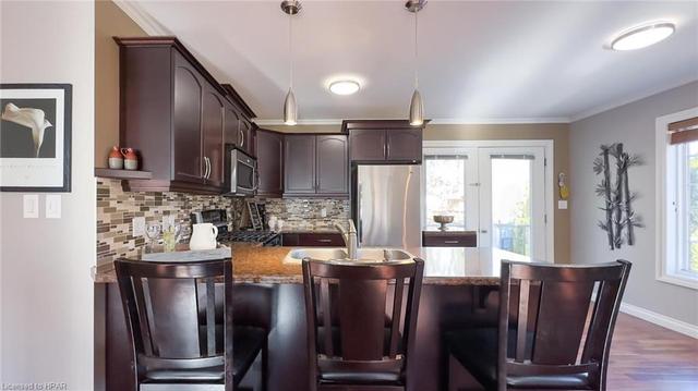 10168 Edmonds Boulevard, House detached with 3 bedrooms, 2 bathrooms and 5 parking in Lambton Shores ON | Image 8