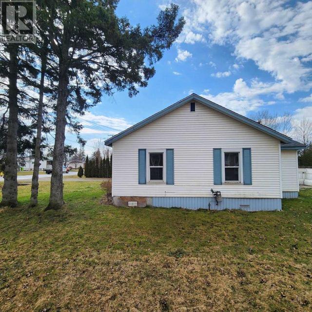 385 Whitney Ave, House detached with 2 bedrooms, 1 bathrooms and null parking in Sault Ste. Marie ON | Image 5