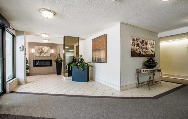1912 - 18 Knightsbridge Rd, Condo with 3 bedrooms, 2 bathrooms and 1 parking in Brampton ON | Image 2