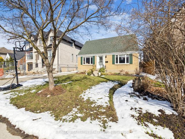 27 Yorkview Dr, House detached with 3 bedrooms, 2 bathrooms and 3 parking in Toronto ON | Image 12