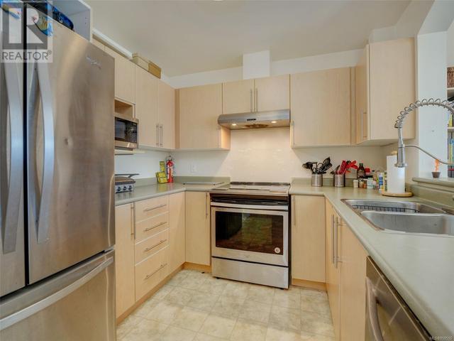 410 - 799 Blackberry Rd, Condo with 2 bedrooms, 2 bathrooms and 1 parking in Saanich BC | Image 10