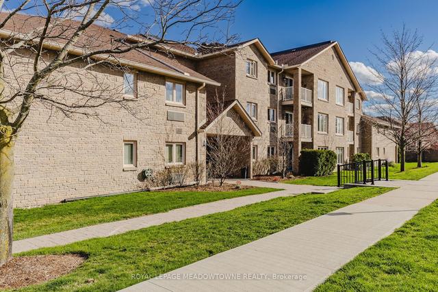18 - 3050 Pinemeadow Dr, Condo with 2 bedrooms, 2 bathrooms and 1 parking in Burlington ON | Image 12