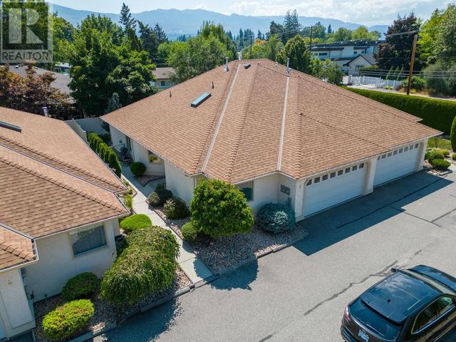 5 - 4141 Lakeshore Road Sw, House attached with 3 bedrooms, 2 bathrooms and 2 parking in Kelowna BC | Image 2