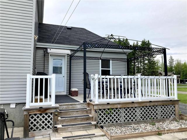 1799 Route 200 Route, House detached with 2 bedrooms, 1 bathrooms and 10 parking in The Nation ON | Image 2