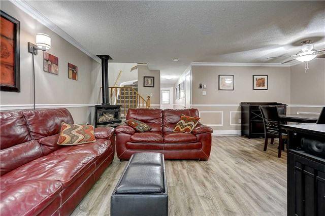 104 Loggers Run Rd, Townhouse with 3 bedrooms, 2 bathrooms and 1 parking in Barrie ON | Image 3