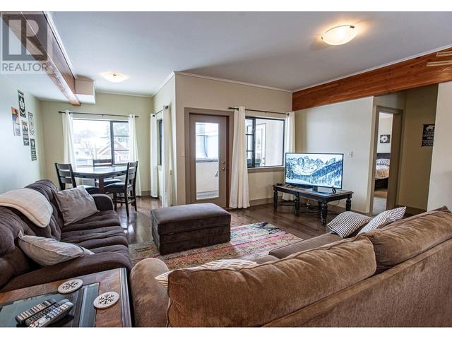 205 - 309 First Street W, Condo with 2 bedrooms, 2 bathrooms and 1 parking in Revelstoke BC | Image 2
