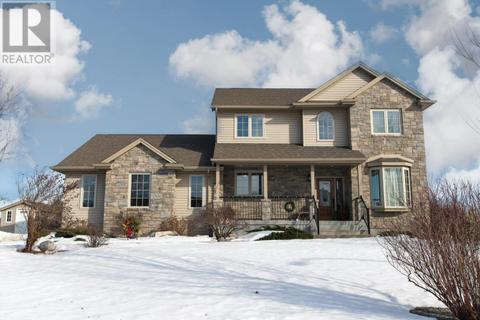 2124 Mahogany Way, House detached with 4 bedrooms, 3 bathrooms and null parking in Thunder Bay ON | Card Image