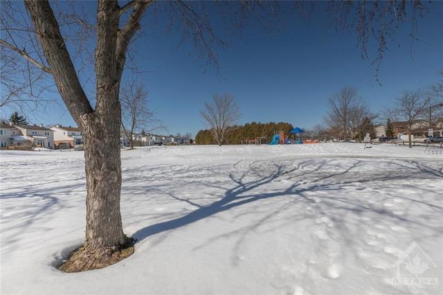 8 Whalings Circle, Townhouse with 3 bedrooms, 2 bathrooms and 3 parking in Ottawa ON | Image 30