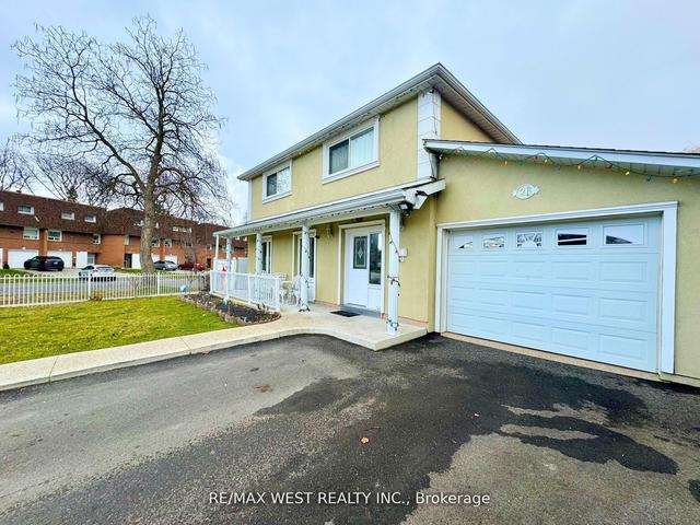 26 Elmvale Cres, House detached with 4 bedrooms, 5 bathrooms and 7 parking in Toronto ON | Image 23