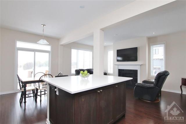 569 Radiant Private, Townhouse with 4 bedrooms, 3 bathrooms and 2 parking in Ottawa ON | Image 7
