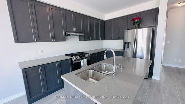 1020 Lockie Dr, House detached with 4 bedrooms, 4 bathrooms and 6 parking in Oshawa ON | Image 12