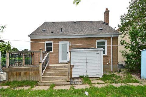 82 Ellington Dr, House detached with 2 bedrooms, 1 bathrooms and 2 parking in Toronto ON | Image 2