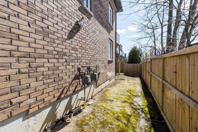 8 - 2220 Queensway Dr, Townhouse with 3 bedrooms, 4 bathrooms and 4 parking in Burlington ON | Image 25