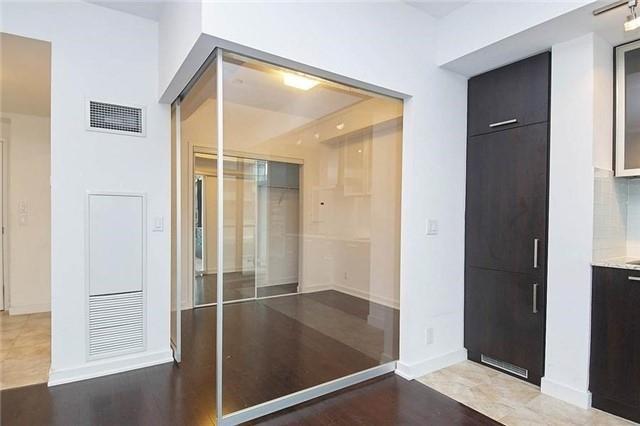 1001 - 14 York St, Condo with 3 bedrooms, 2 bathrooms and 1 parking in Toronto ON | Image 10