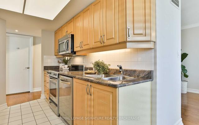 1706 - 30 Holly St, Condo with 2 bedrooms, 2 bathrooms and 1 parking in Toronto ON | Image 3