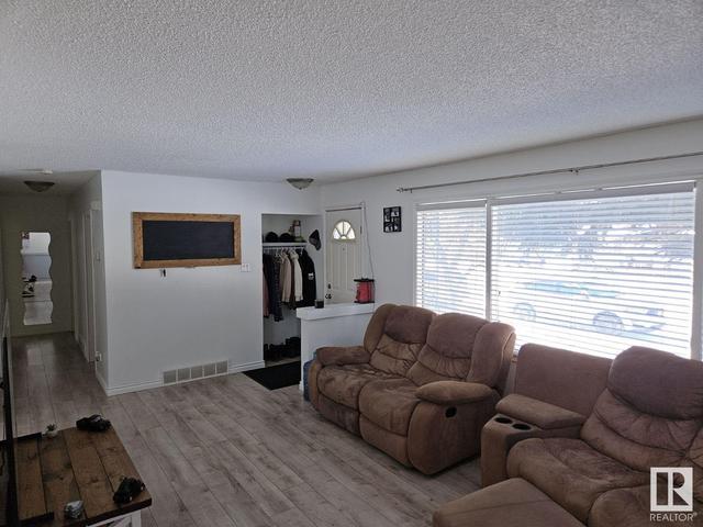 4907 44 St, House detached with 3 bedrooms, 1 bathrooms and null parking in Two Hills AB | Image 14