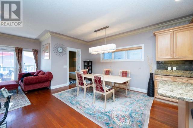 940 40 Street Sw, House detached with 4 bedrooms, 3 bathrooms and 2 parking in Calgary AB | Image 9