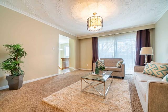 13 Major Oaks Dr, House semidetached with 3 bedrooms, 2 bathrooms and 4 parking in Brampton ON | Image 2