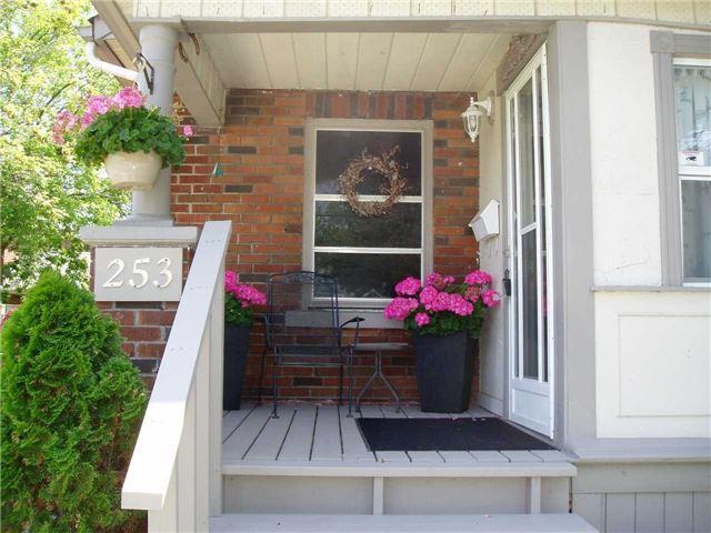 253 Olive Ave, House detached with 2 bedrooms, 1 bathrooms and 3 parking in Oshawa ON | Image 2