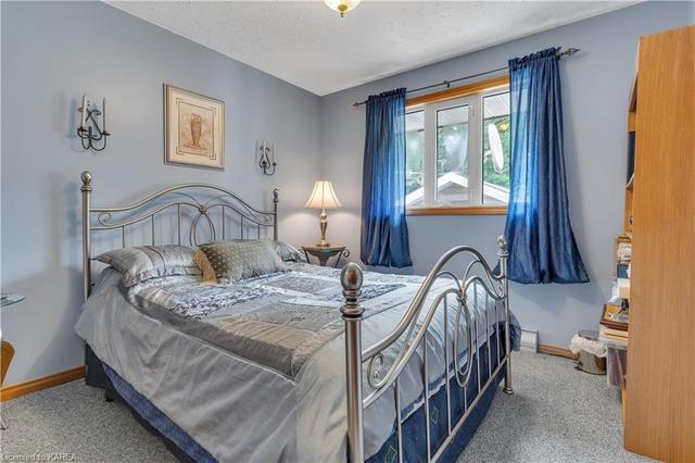 1359 Montreal Street, House detached with 4 bedrooms, 2 bathrooms and 9 parking in Kingston ON | Image 18