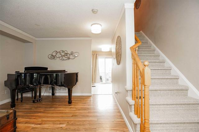 86 Trevino Circ, House attached with 2 bedrooms, 2 bathrooms and 2 parking in Barrie ON | Image 5