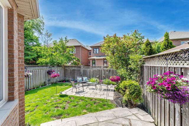 3353 Hayhurst Cres, House attached with 3 bedrooms, 3 bathrooms and 3 parking in Oakville ON | Image 32