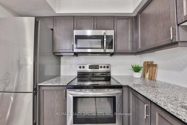 53 - 28 Fieldway Rd, Townhouse with 2 bedrooms, 1 bathrooms and 1 parking in Toronto ON | Image 2