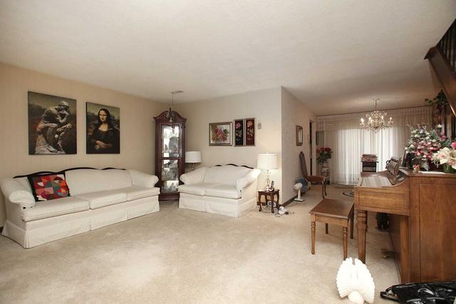10 Antibes Dr, Townhouse with 3 bedrooms, 2 bathrooms and 2 parking in Toronto ON | Image 15