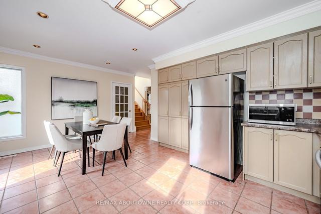 2152 Golden Orchard Tr, House detached with 3 bedrooms, 3 bathrooms and 3 parking in Oakville ON | Image 5