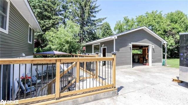 7432 Highway 26, House detached with 3 bedrooms, 2 bathrooms and 8 parking in Clearview ON | Image 11
