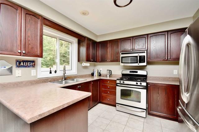 51 Hawkins Dr, House detached with 3 bedrooms, 3 bathrooms and 6 parking in Barrie ON | Image 6