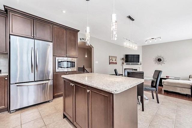 378 Malboeuf Crt, House detached with 4 bedrooms, 3 bathrooms and 2 parking in Milton ON | Image 5