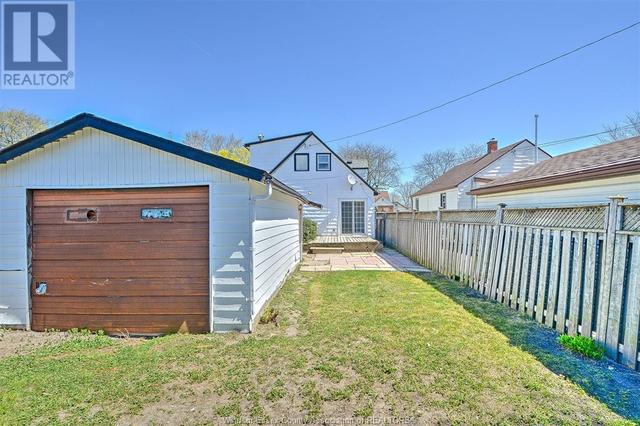2409 Bernard, House detached with 3 bedrooms, 2 bathrooms and null parking in Windsor ON | Image 9