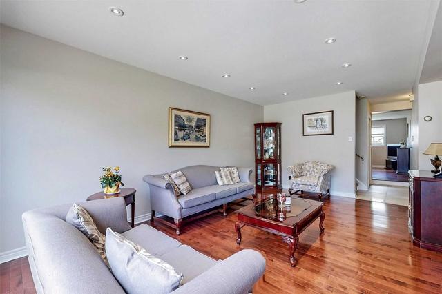 66 Cairnside Cres, House semidetached with 3 bedrooms, 2 bathrooms and 4 parking in Toronto ON | Image 37