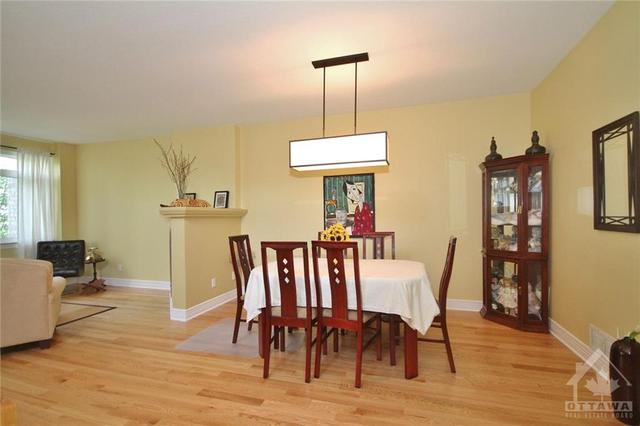 182 Lanark Avenue, Townhouse with 3 bedrooms, 3 bathrooms and 4 parking in Ottawa ON | Image 6