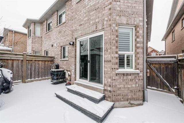 59 Manordale Cres, House semidetached with 3 bedrooms, 4 bathrooms and 4 parking in Vaughan ON | Image 37