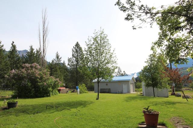 5251 Highway 3, House detached with 3 bedrooms, 2 bathrooms and 20 parking in East Kootenay B BC | Image 14