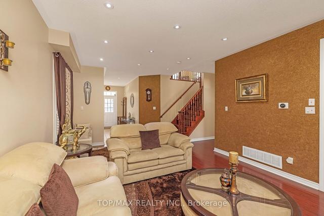 22 Chalkfarm Cres, House detached with 4 bedrooms, 3 bathrooms and 6 parking in Brampton ON | Image 5