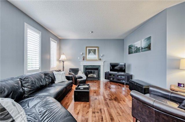 2089 Blue Jay Blvd, House detached with 3 bedrooms, 3 bathrooms and 2 parking in Oakville ON | Image 3