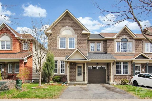 19 Woodson Street, Townhouse with 3 bedrooms, 3 bathrooms and 3 parking in Ottawa ON | Image 1