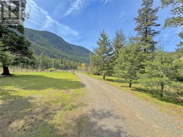 2446 Hwy 3, House other with 2 bedrooms, 2 bathrooms and null parking in Central Kootenay B BC | Image 34