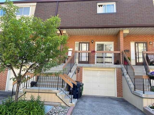 8 - 152 Homestead Rd, Townhouse with 3 bedrooms, 2 bathrooms and 2 parking in Toronto ON | Image 1